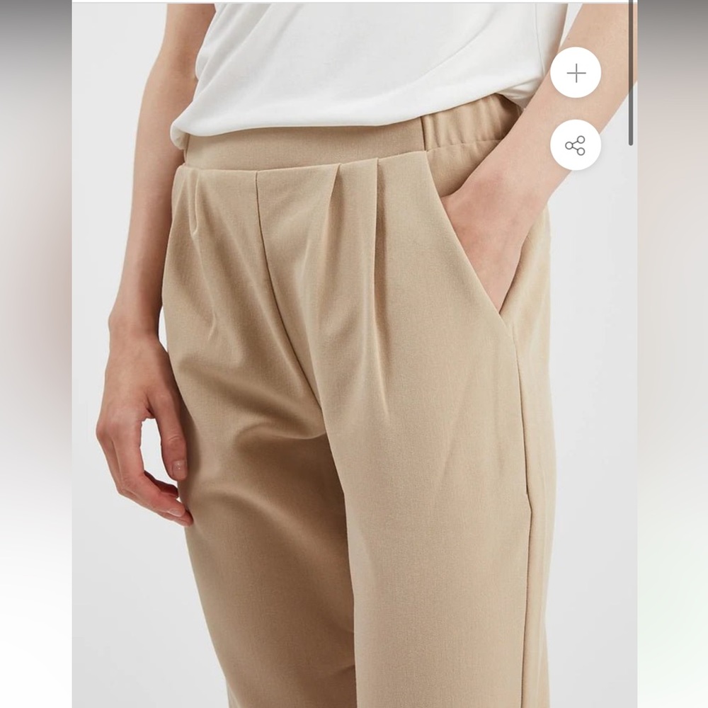 Pleated pants